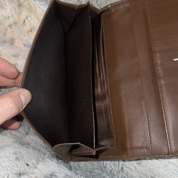 Women’s or Men's Gucci Canvas Long Wallet!! Comes with interlocking hardware! - Picture 9 of 17